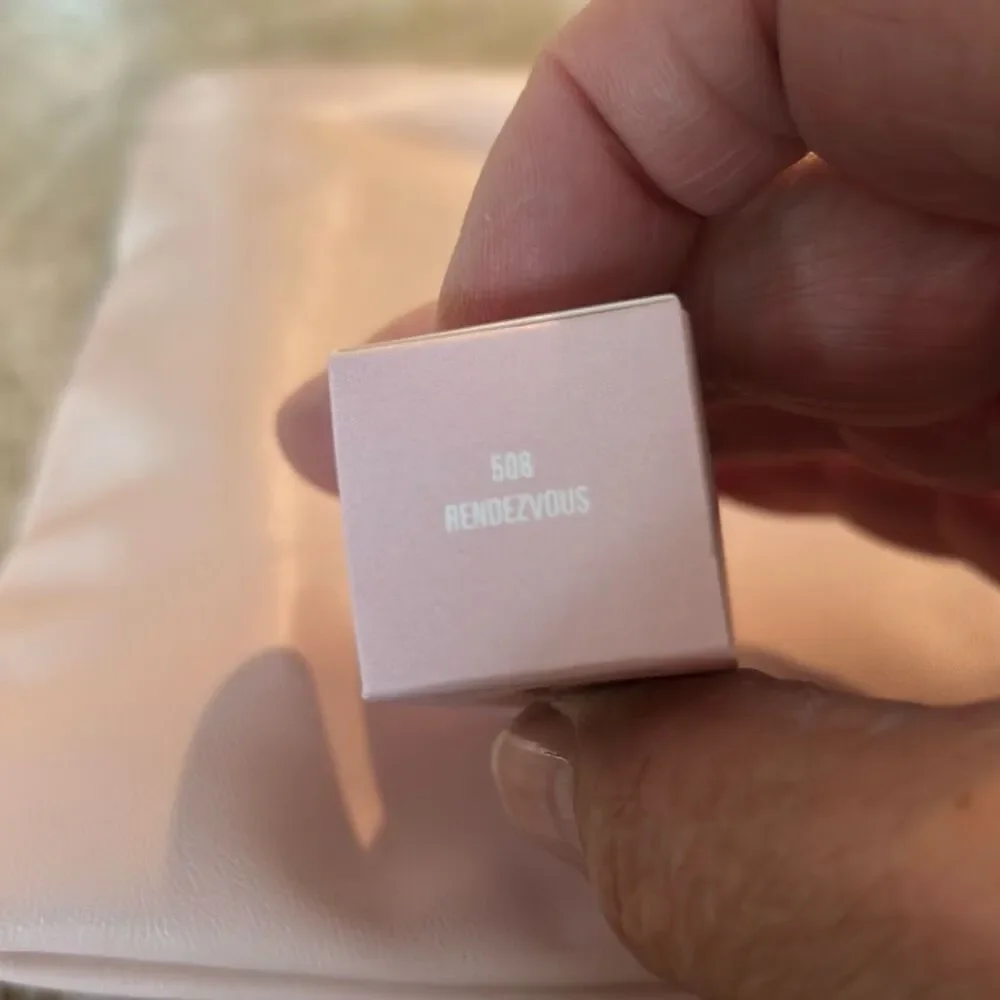 KYLIE Matte Lipstick Rendevoux - Picture 6 of 6